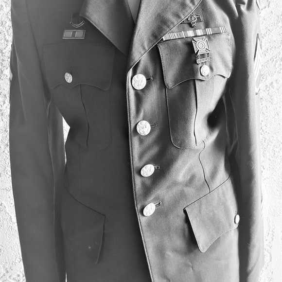 Men's Army Sargent Uniform with medals and badges - Picture 2 of 8